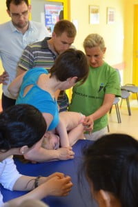 i pełzanie vojta, kurs we Wrocławiu, fundacja promyk słońca wrocław, julkaimy, rehabilitacja, terapia,