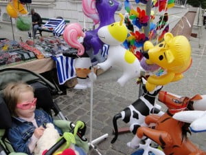 było mnóstwo kolorowych balonów było mnóstwo kolorowych balonów