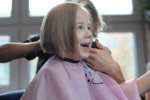 Julcia zadowolona z fryzurki :) fryzjer dziecięcy, fryzura, Julcia, Elbląg