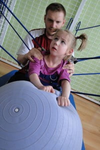 pajączek na piłce Małe Gacno, turnus, Neuron, pająk, rehabilitacja