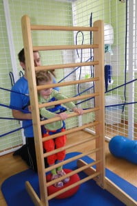 przy drabince Małe Gacno Neuron rehabilitacja, pająk, drabinka