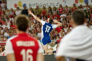 serw <a href="https://www.julkaimy.pl/wp-content/uploads/2010/08/700_2095.jpg"><img data-src="https://www.julkaimy.pl/wp-content/uploads/2010/08/700_2095-300x199.jpg" alt="memoriał wagnera, siatkówka, polska-brazylia" title=":)" width="300" height="199" class="alignnone size-medium wp-image-2996" /></a>