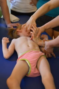 pierwsza pozycja vojta, kurs we Wrocławiu, fundacja promyk słońca wrocław, julkaimy, rehabilitacja, terapia,